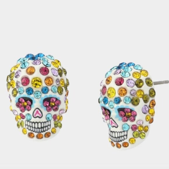 NIB BETSEY JOHNSON WHITE SUGAR SKULL EARRINGS STUD DIA DE LOS MUERTOS HALLOWEEN - Picture 1 of 7